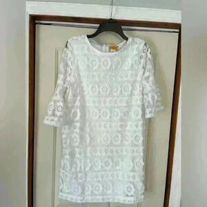 Women’s white lace dress